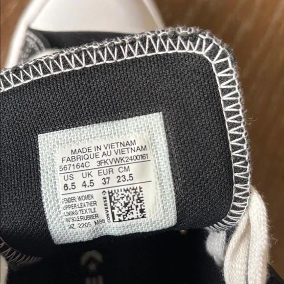 Converse Chuck Taylor All Star Lugged Leather Platforms Sneakers 567164C - Picture 13 of 13